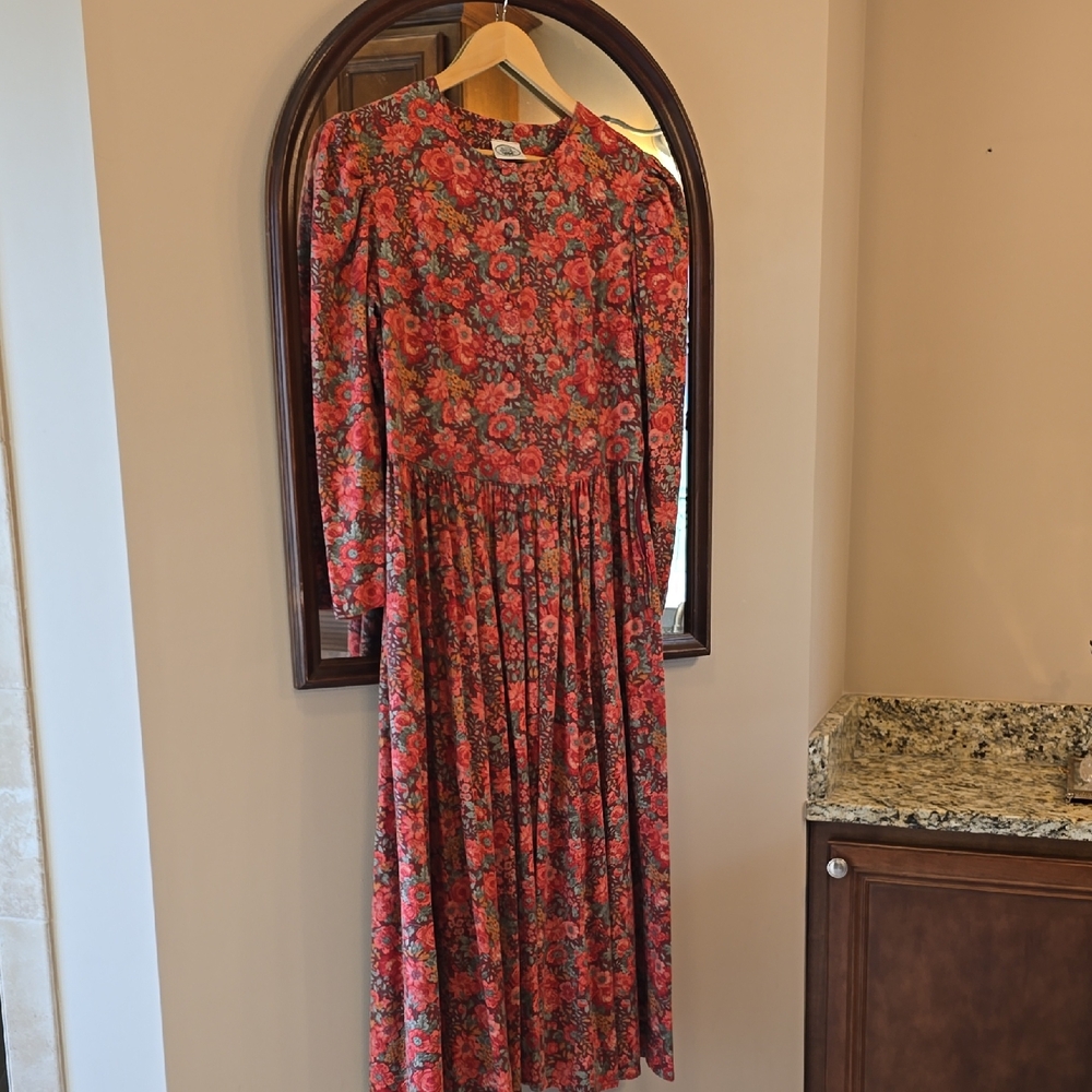 Vintage Ashley Floral Long Sleeve Dress
